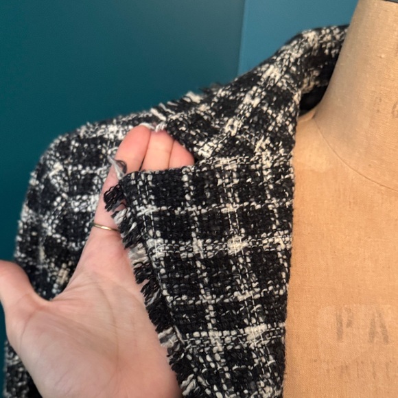 90s Women's Black and White Tweed Jacket - Picture 4 of 5